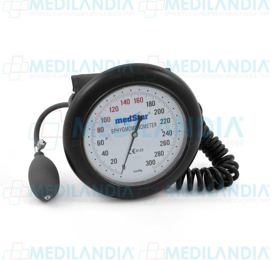 Baumanometro (esfigmomanometro) aneroide de pared caratula redonda - Baumanometro de pared - MEDSTAR - MEDILANDIA | Tienda de productos y equipos médicos de calidad en México | Soluciones profesionales para clínicas, hospitales y consultorios.