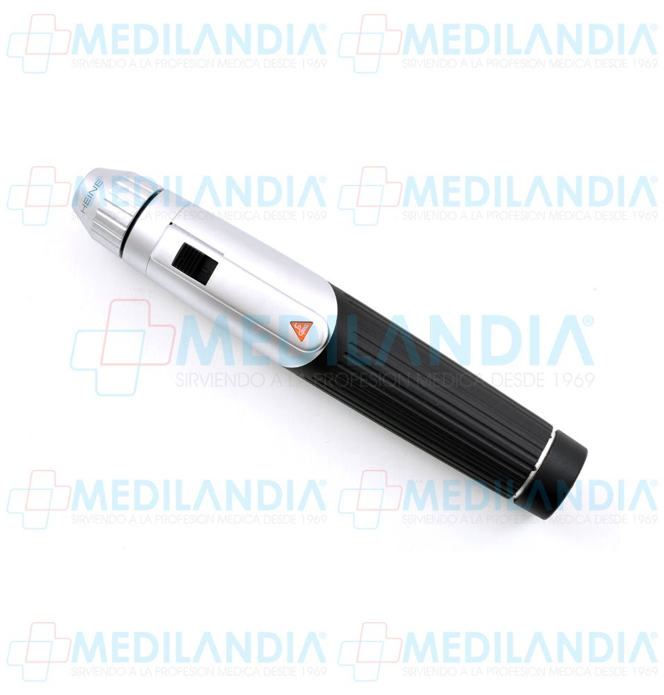 Lámpara de bolsillo compacta de larga duración con tecnología xenón halógena - Lampara de diagnóstico - HEINE - MEDILANDIA | Tienda de productos y equipos médicos de calidad en México | Soluciones profesionales para clínicas, hospitales y consultorios.