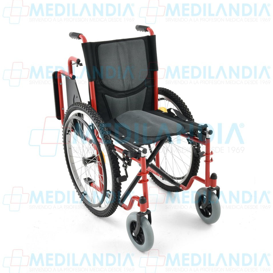 Silla de ruedas con asiento de 14” (36 cm) todo terreno descansareis desmontables - Silla de ruedas - EM - MEDILANDIA | Tienda de productos y equipos médicos de calidad en México | Soluciones profesionales para clínicas, hospitales y consultorios.