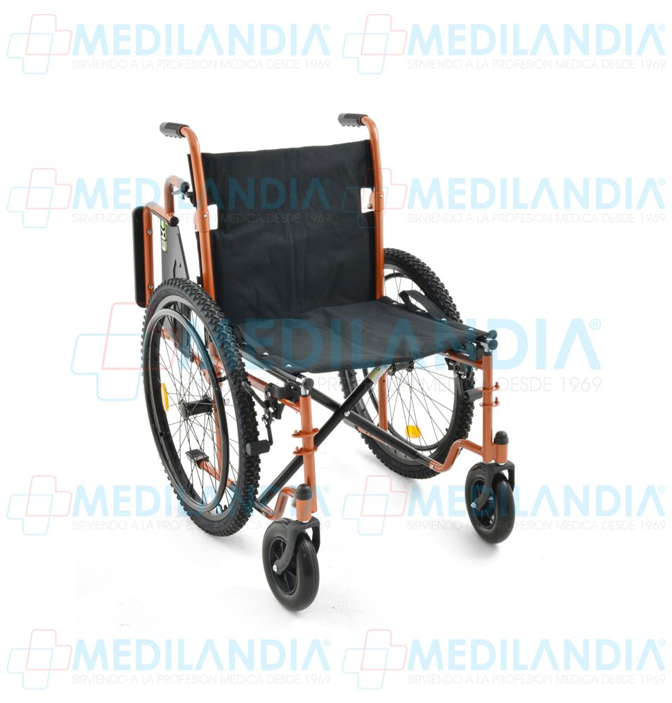 Silla de ruedas con asiento de 19” (49 cm) acojinado todo terreno descansa pies desmontables ruedas frontales anchas llantas traseras neumáticas - Silla de ruedas - EM - MEDILANDIA | Tienda de productos y equipos médicos de calidad en México | Soluciones profesionales para clínicas, hospitales y consultorios.