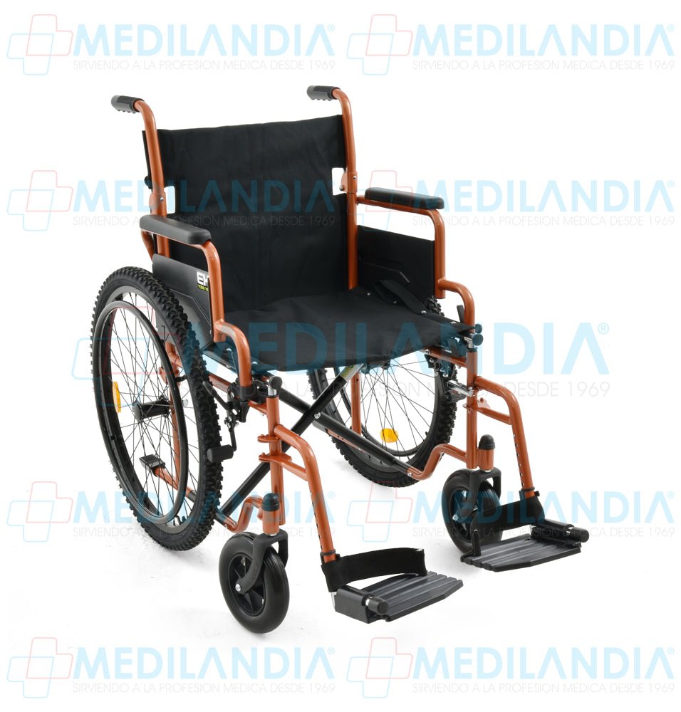 Silla de ruedas con asiento de 19” (49 cm) acojinado todo terreno descansa pies desmontables ruedas frontales anchas llantas traseras neumáticas - Silla de ruedas - EM - MEDILANDIA | Tienda de productos y equipos médicos de calidad en México | Soluciones profesionales para clínicas, hospitales y consultorios.