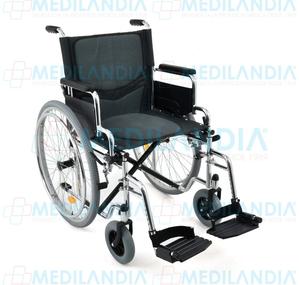 Silla de ruedas de acero cromada con asiento acojinado de 48.26 cm / 19” con descansa brazos costos abatibles y descansa pies desmontables - Silla de ruedas - EM - MEDILANDIA | Tienda de productos y equipos médicos de calidad en México | Soluciones profesionales para clínicas, hospitales y consultorios.
