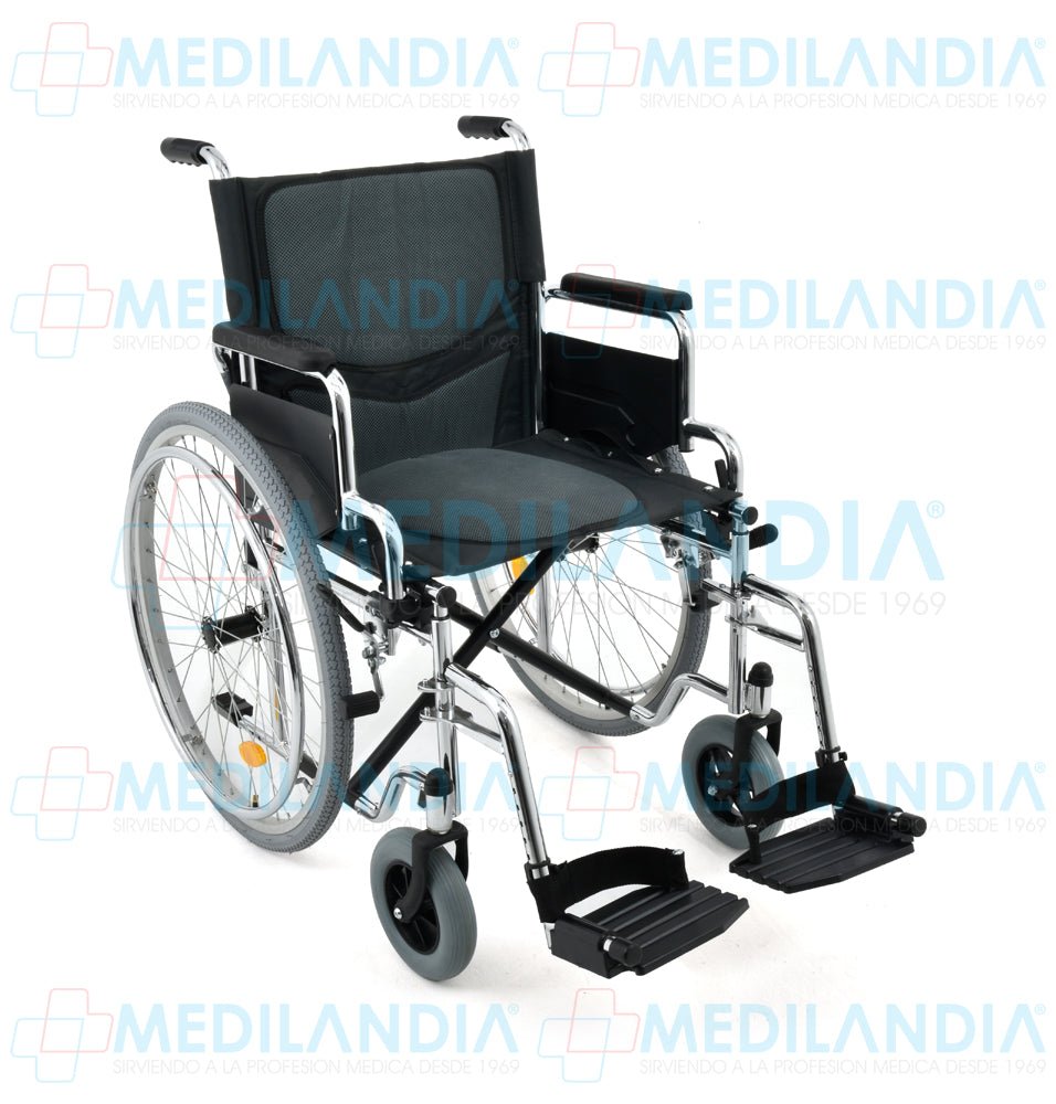 Silla de ruedas de acero cromada con asiento acojinado de 48.26 cm / 19” con descansa brazos costos abatibles y descansa pies desmontables - Silla de ruedas - EM - MEDILANDIA | Tienda de productos y equipos médicos de calidad en México | Soluciones profesionales para clínicas, hospitales y consultorios.