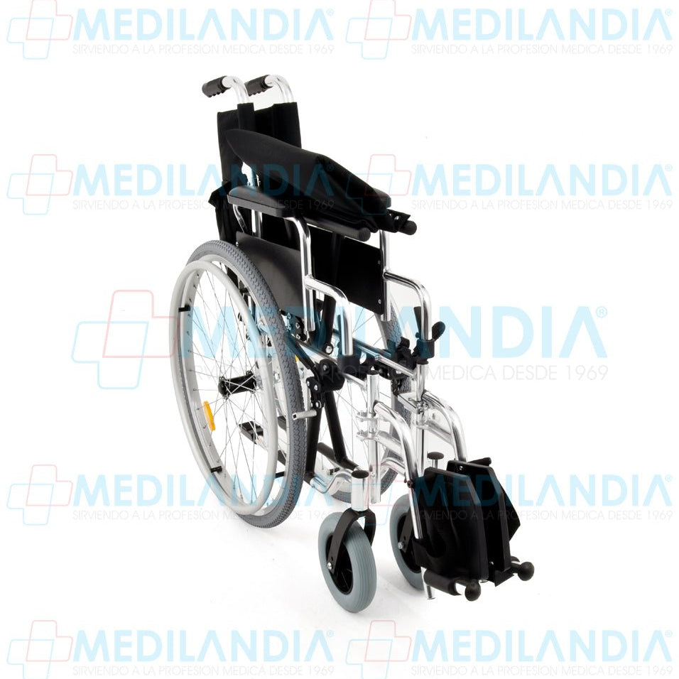 Silla de ruedas de aluminio con asiento de 48.26 cm / 19” con descansa brazos costos abatibles y descansa pies desmontables - Silla de ruedas - EM - MEDILANDIA | Tienda de productos y equipos médicos de calidad en México | Soluciones profesionales para clínicas, hospitales y consultorios.