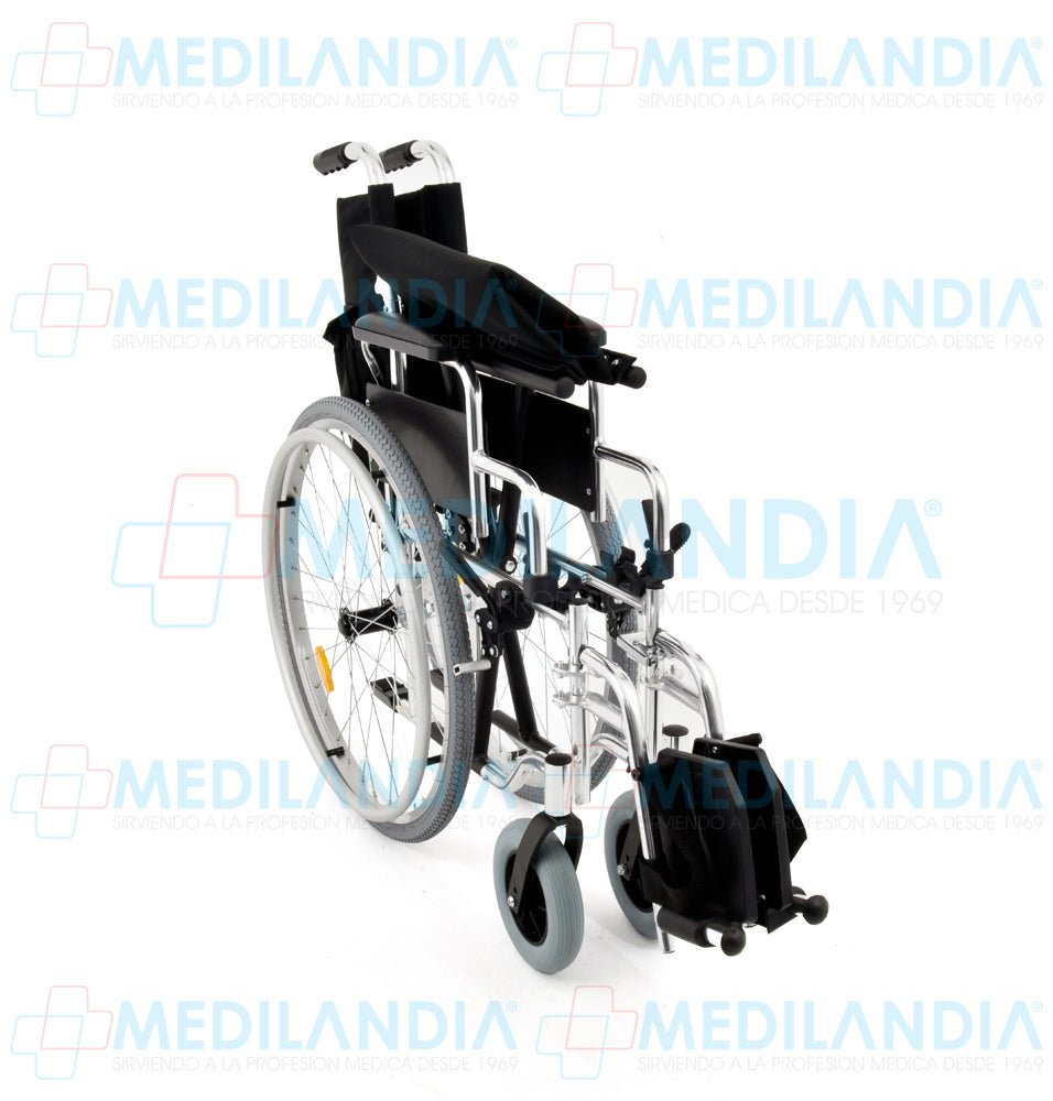 Silla de ruedas de aluminio con asiento de 48.26 cm / 19” con descansa brazos costos abatibles y descansa pies desmontables - Silla de ruedas - EM - MEDILANDIA | Tienda de productos y equipos médicos de calidad en México | Soluciones profesionales para clínicas, hospitales y consultorios.