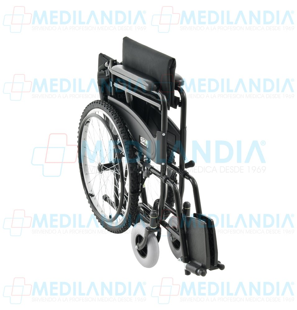 Silla de ruedas esmaltada con llanta neumática todo terreno asiento de 18” - Silla de ruedas - EM - MEDILANDIA | Tienda de productos y equipos médicos de calidad en México | Soluciones profesionales para clínicas, hospitales y consultorios.