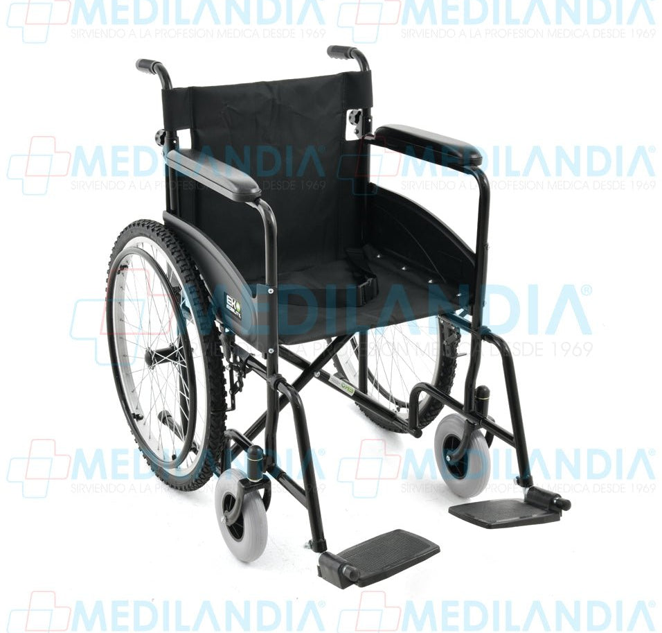 Silla de ruedas esmaltada con llanta neumática todo terreno asiento de 18” - Silla de ruedas - EM - MEDILANDIA | Tienda de productos y equipos médicos de calidad en México | Soluciones profesionales para clínicas, hospitales y consultorios.