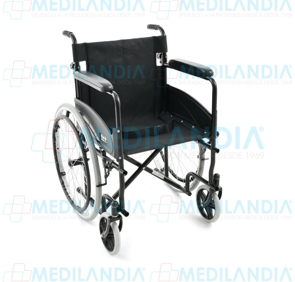 Silla de ruedas esmaltada con llanta solida asiento de 18” - Silla de ruedas - EM - MEDILANDIA | Tienda de productos y equipos médicos de calidad en México | Soluciones profesionales para clínicas, hospitales y consultorios.
