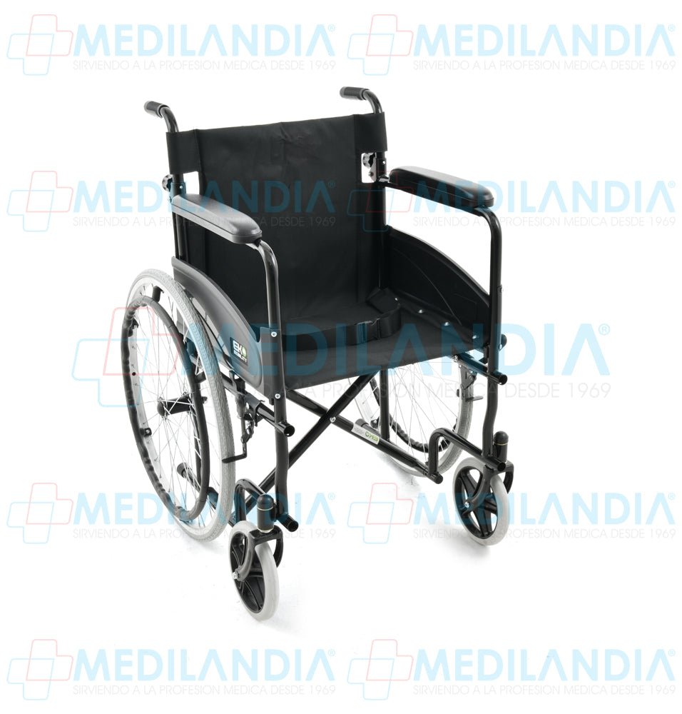 Silla de ruedas esmaltada con llanta solida asiento de 18” - Silla de ruedas - EM - MEDILANDIA | Tienda de productos y equipos médicos de calidad en México | Soluciones profesionales para clínicas, hospitales y consultorios.