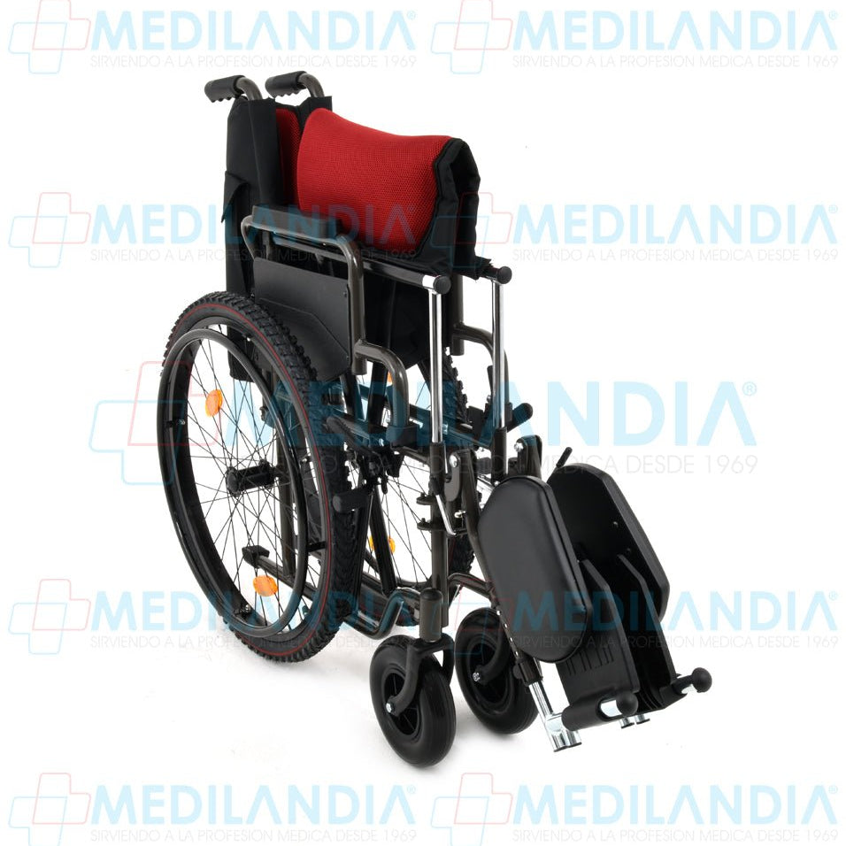 Silla de ruedas todo terreno con llantas neumáticas descansa brazos abatible y eleva piernas asiento de 40.60 cm / 16” - Silla de ruedas - EM - MEDILANDIA | Tienda de productos y equipos médicos de calidad en México | Soluciones profesionales para clínicas, hospitales y consultorios.