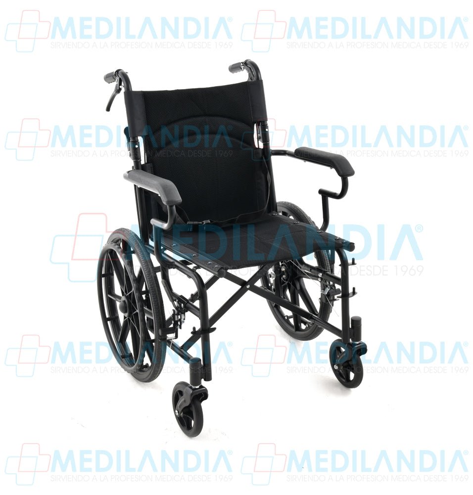 Silla de traslado compacta plegable de 16” - Silla traslado - EM - MEDILANDIA | Tienda de productos y equipos médicos de calidad en México | Soluciones profesionales para clínicas, hospitales y consultorios.