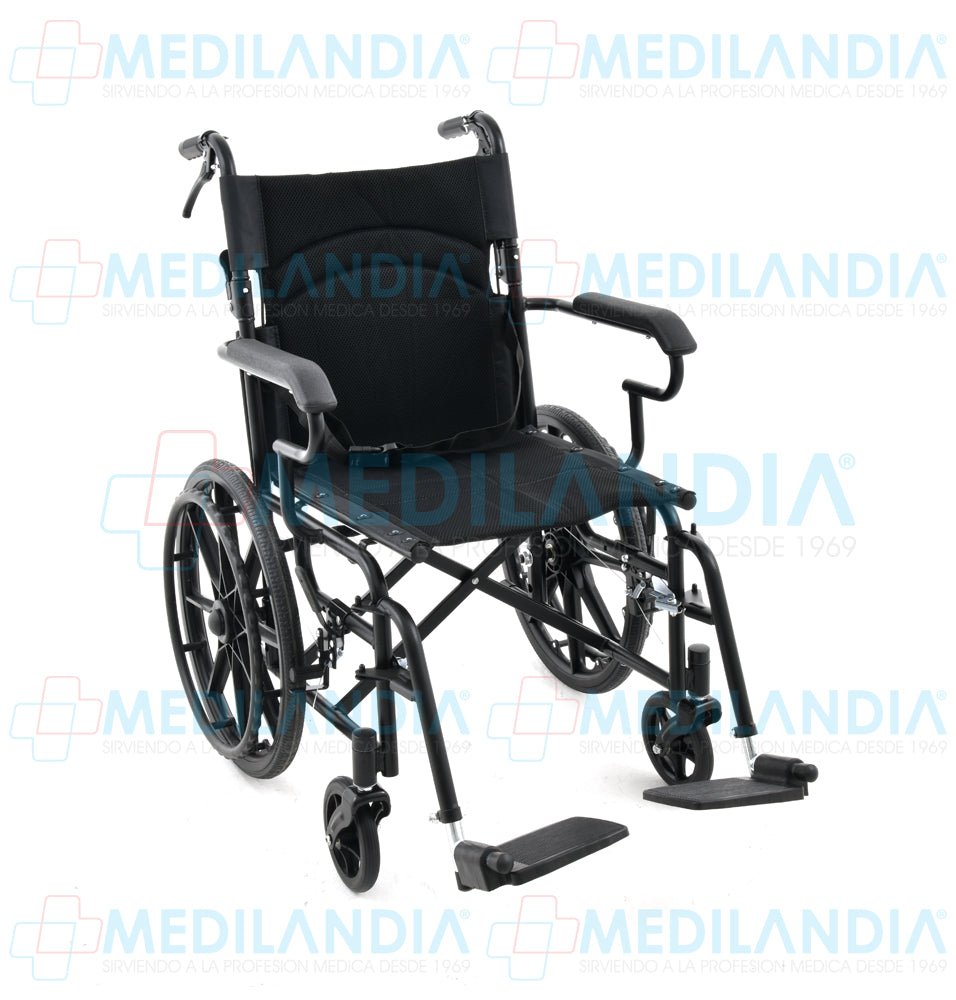 Silla de traslado compacta plegable de 16” - Silla traslado - EM - MEDILANDIA | Tienda de productos y equipos médicos de calidad en México | Soluciones profesionales para clínicas, hospitales y consultorios.
