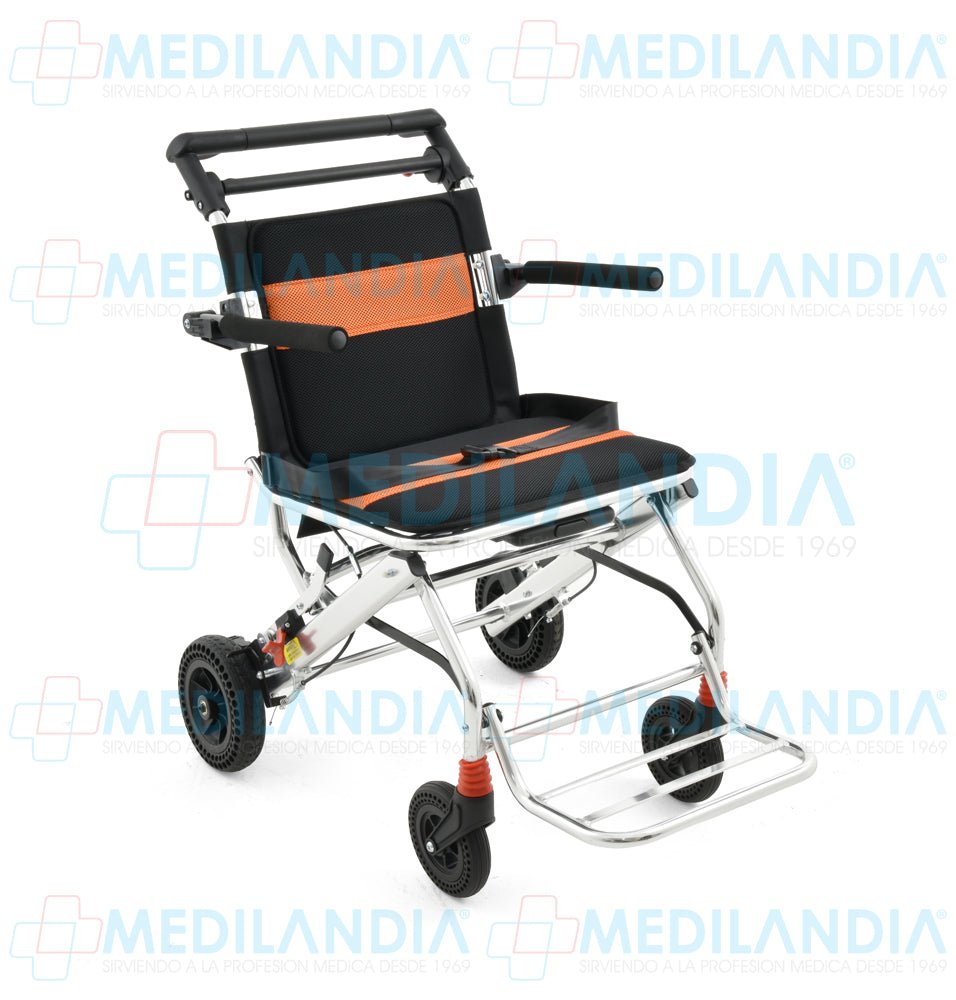 Silla de traslado de aluminio para viaje con asiento de 19” plegable tipo maleta - Silla de ruedas - EM - MEDILANDIA | Tienda de productos y equipos médicos de calidad en México | Soluciones profesionales para clínicas, hospitales y consultorios.